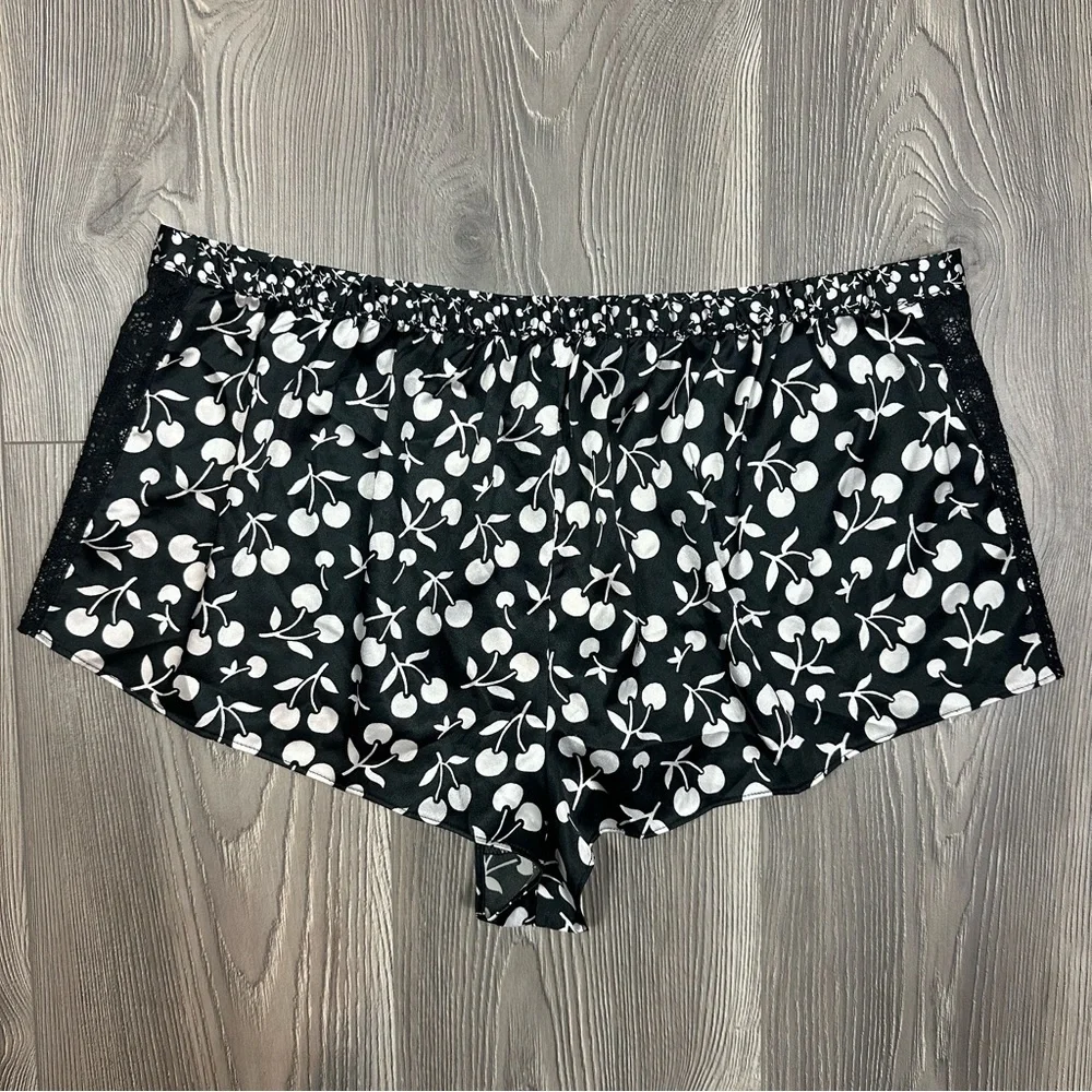 Victoria’s‎ Secret Cherry Print Satin Pajama Shorts Black White Lace Medium